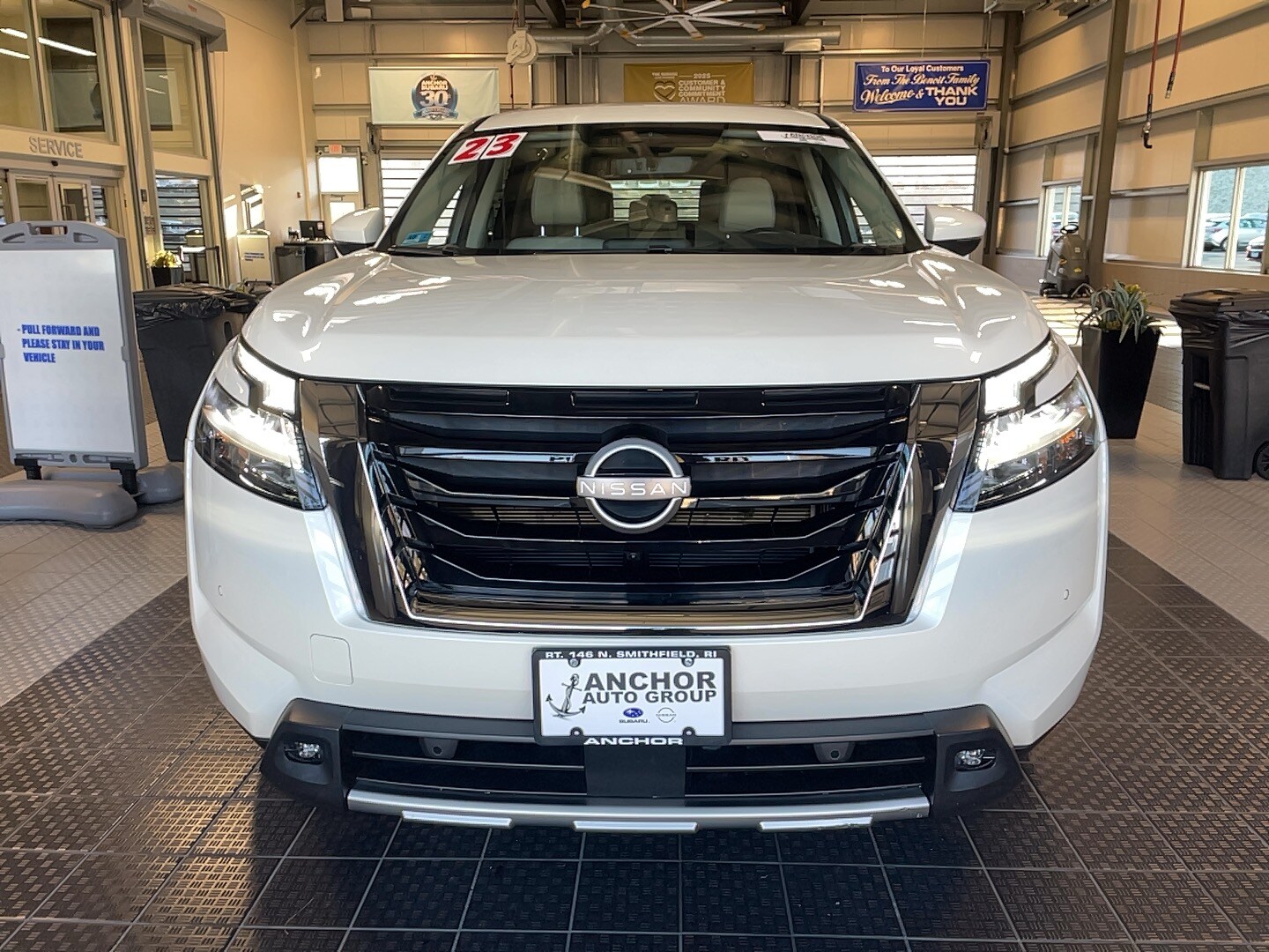 2023 Nissan Pathfinder SL 4x4 photo 2