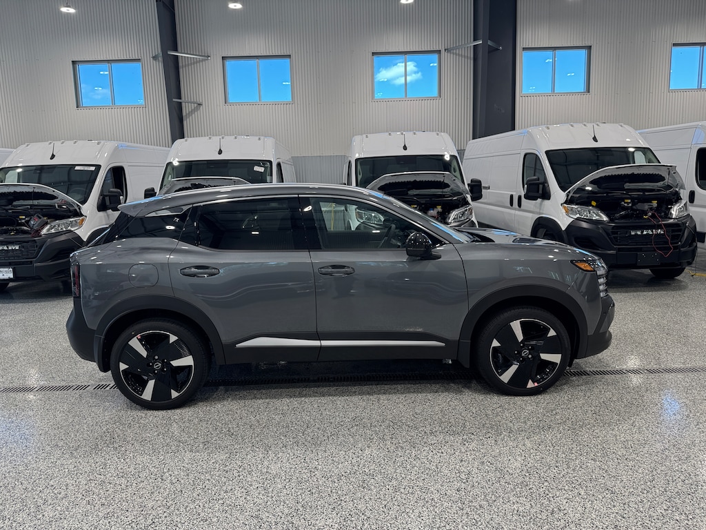 New 2026 Nissan Kicks SR PREMIUM SUV