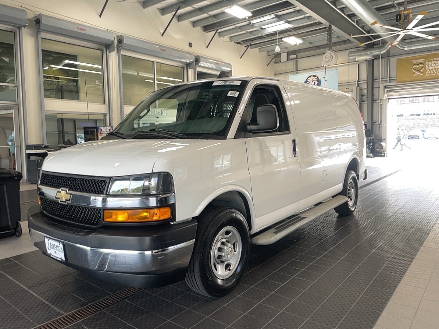 2023 Chevrolet Express 2500 Cargo photo 2