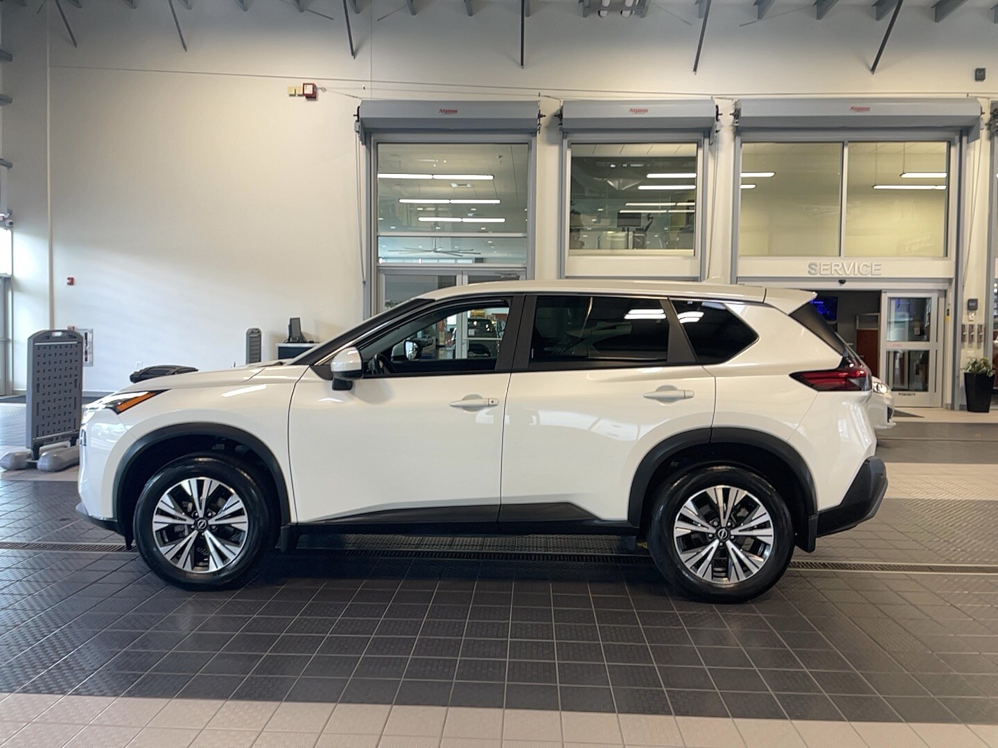 2023 Nissan Rogue SV photo 4