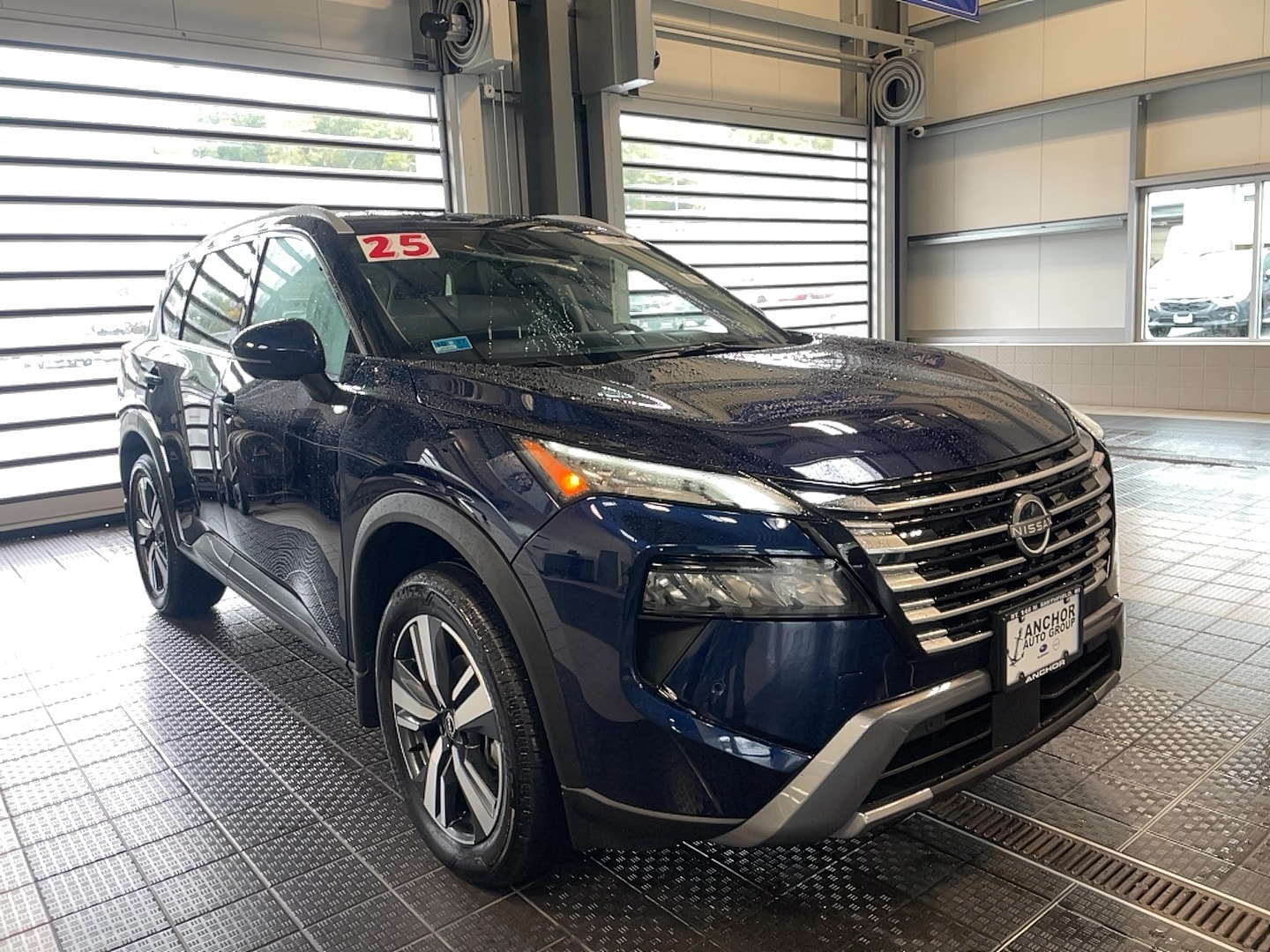 2025 Nissan Rogue SL's photo