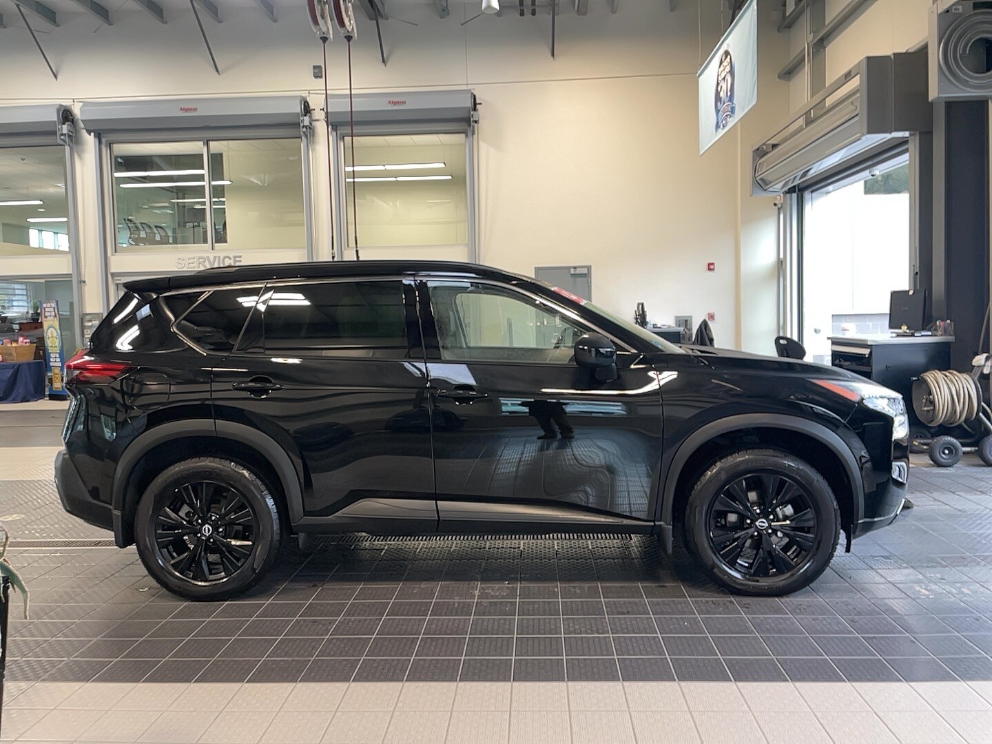 2023 Nissan Rogue SV Midnight Edition photo 4