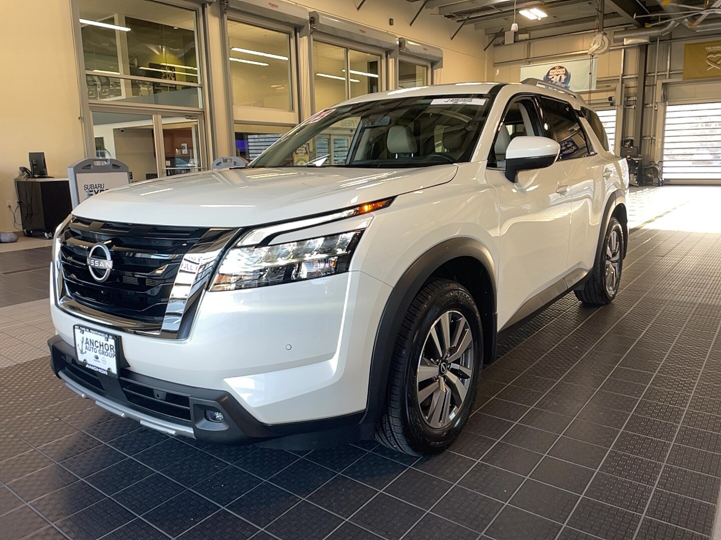 2023 Nissan Pathfinder SL 4x4 photo 3