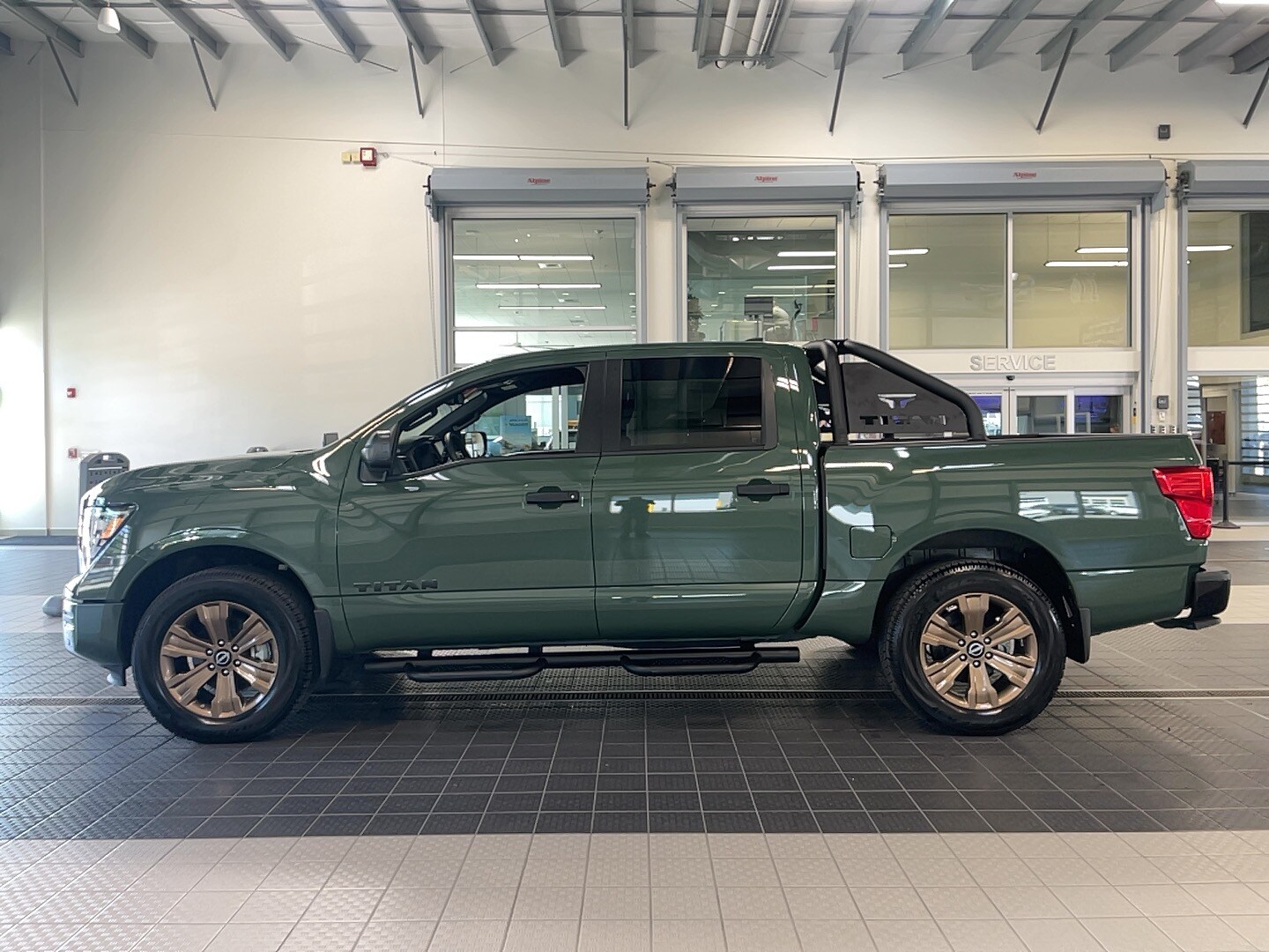 2024 Nissan Titan SV photo 4