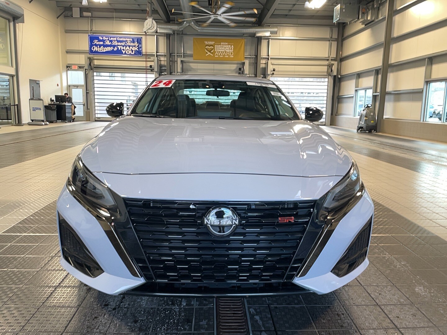 2024 Nissan Altima 2.5 SR photo 2