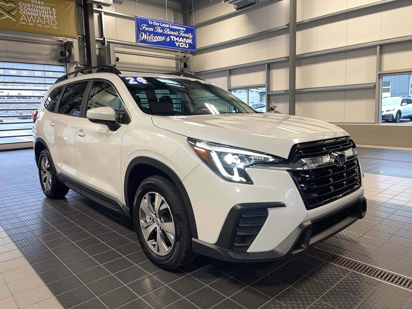2024 Subaru Ascent Premium's photo