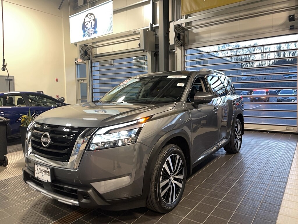 Used 2025 Nissan Pathfinder PLATINUM 4X4 SUV