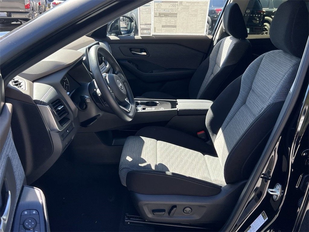 2023 Nissan Rogue SV photo 3