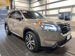 2024 Nissan Pathfinder PLATINUM 4X4 SUV near Providence