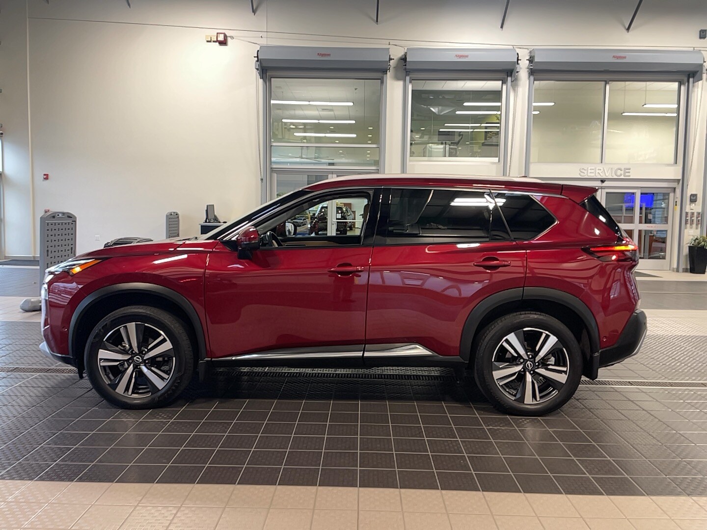 2023 Nissan Rogue Platinum AWD photo 3