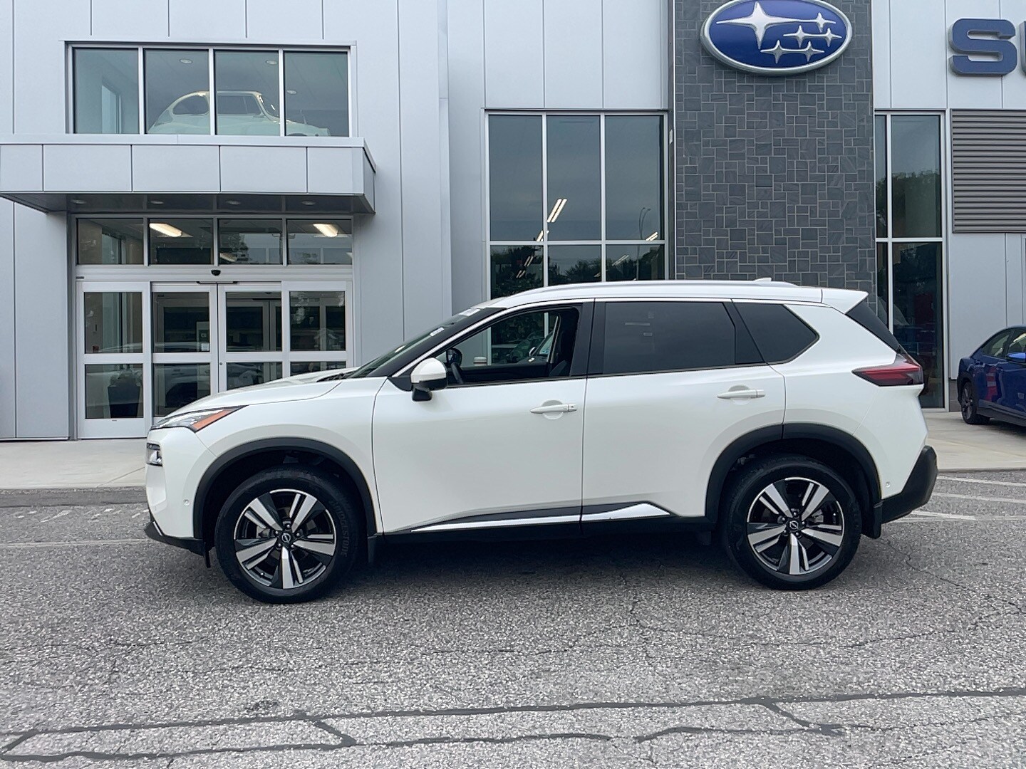 2023 Nissan Rogue SL AWD photo 4