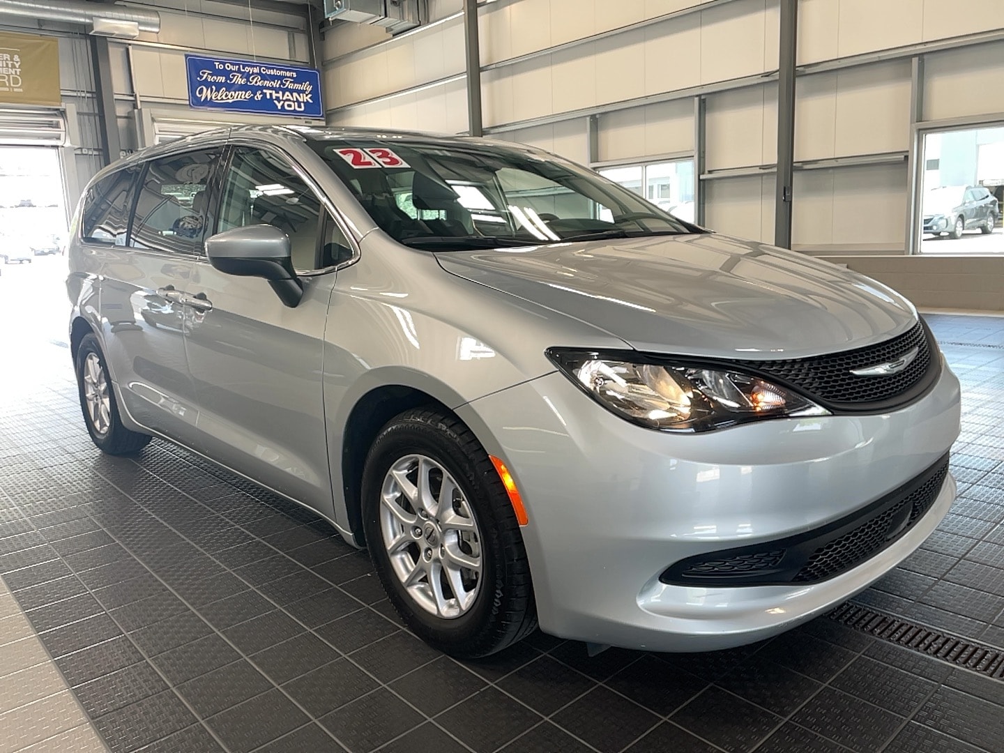 2023 Chrysler Voyager LX's photo