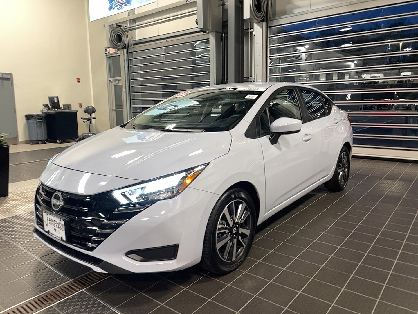 2025 Nissan Versa 1.6 SV photo 4