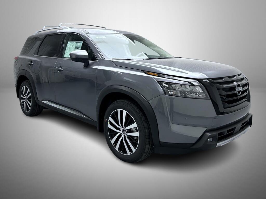 2025 Nissan Pathfinder Platinum photo 3