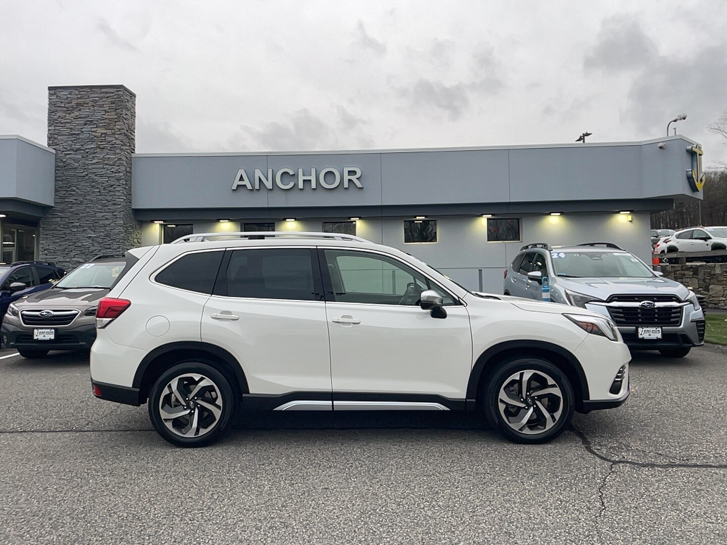 2023 Subaru Forester Touring photo 4