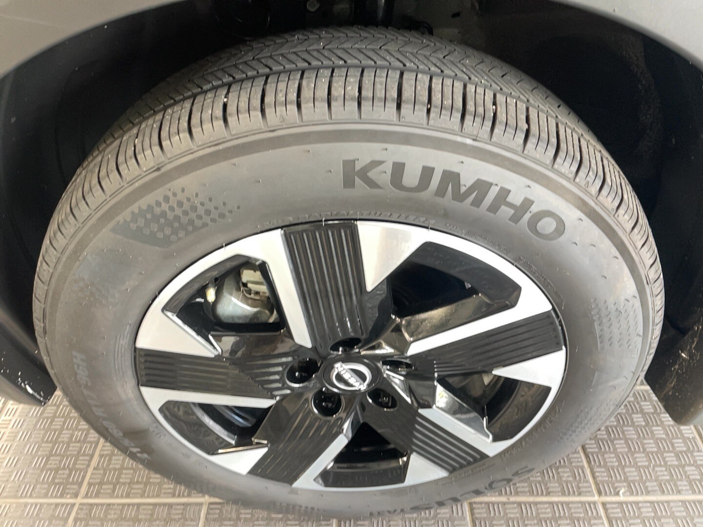 2025 Nissan Kicks SV photo 4