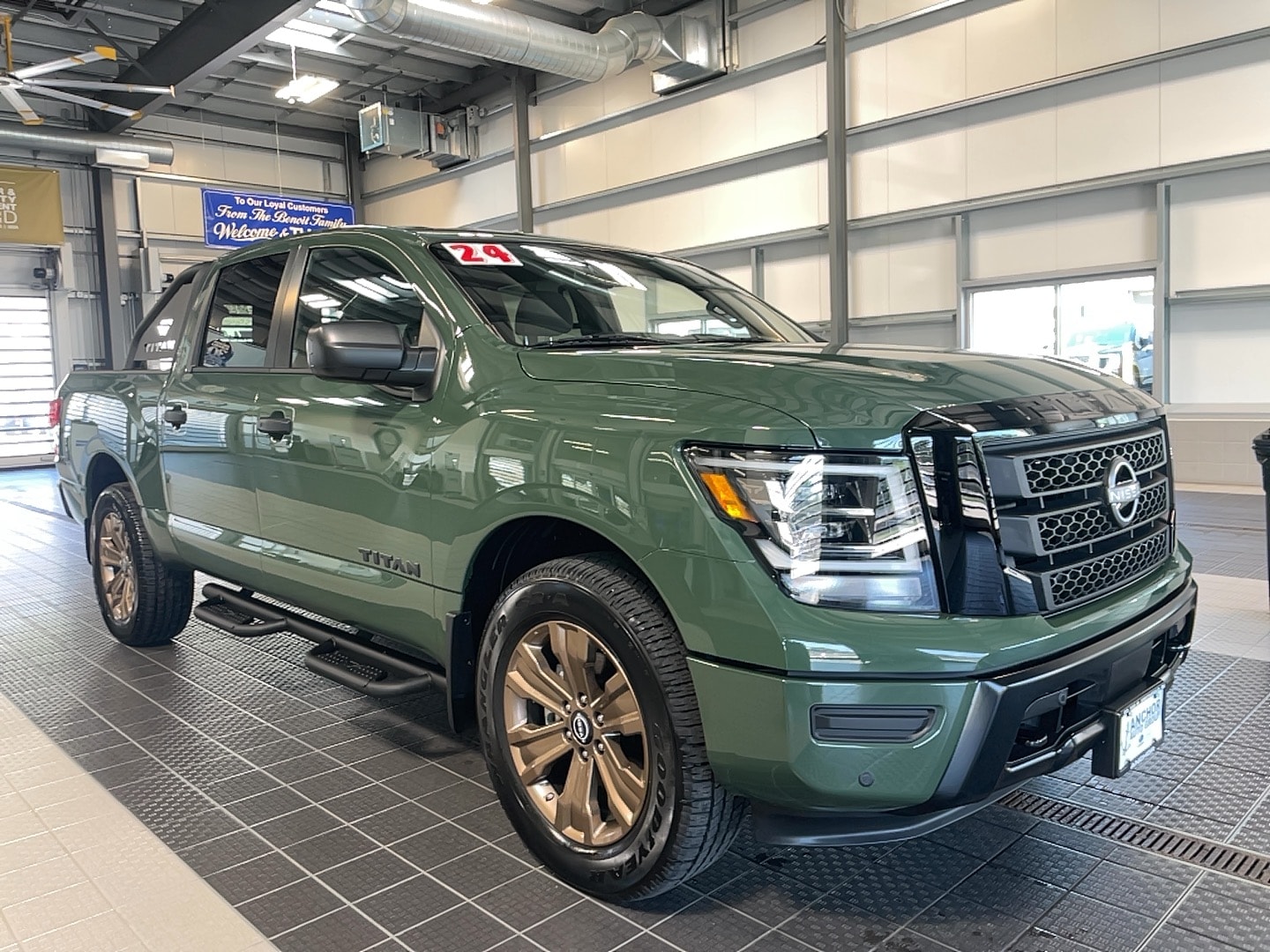 2024 Nissan Titan PICKUP 