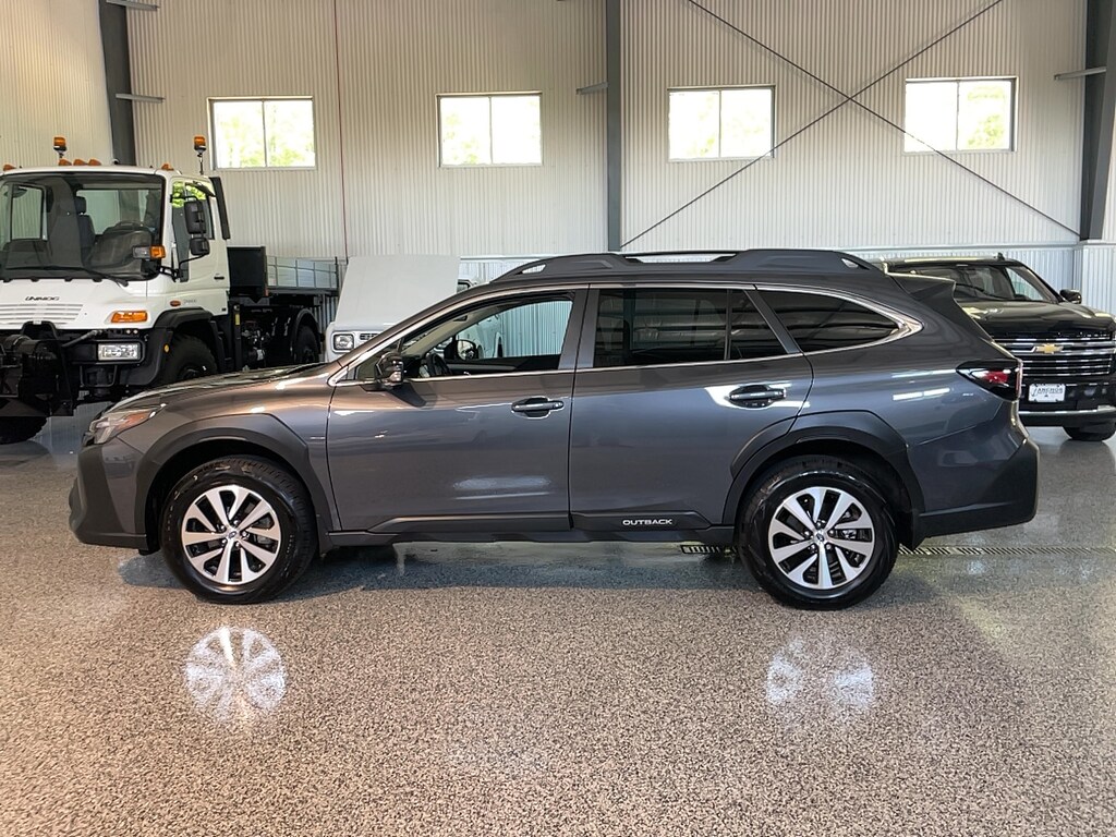Used 2025 Subaru Outback PREMIUM SUV
