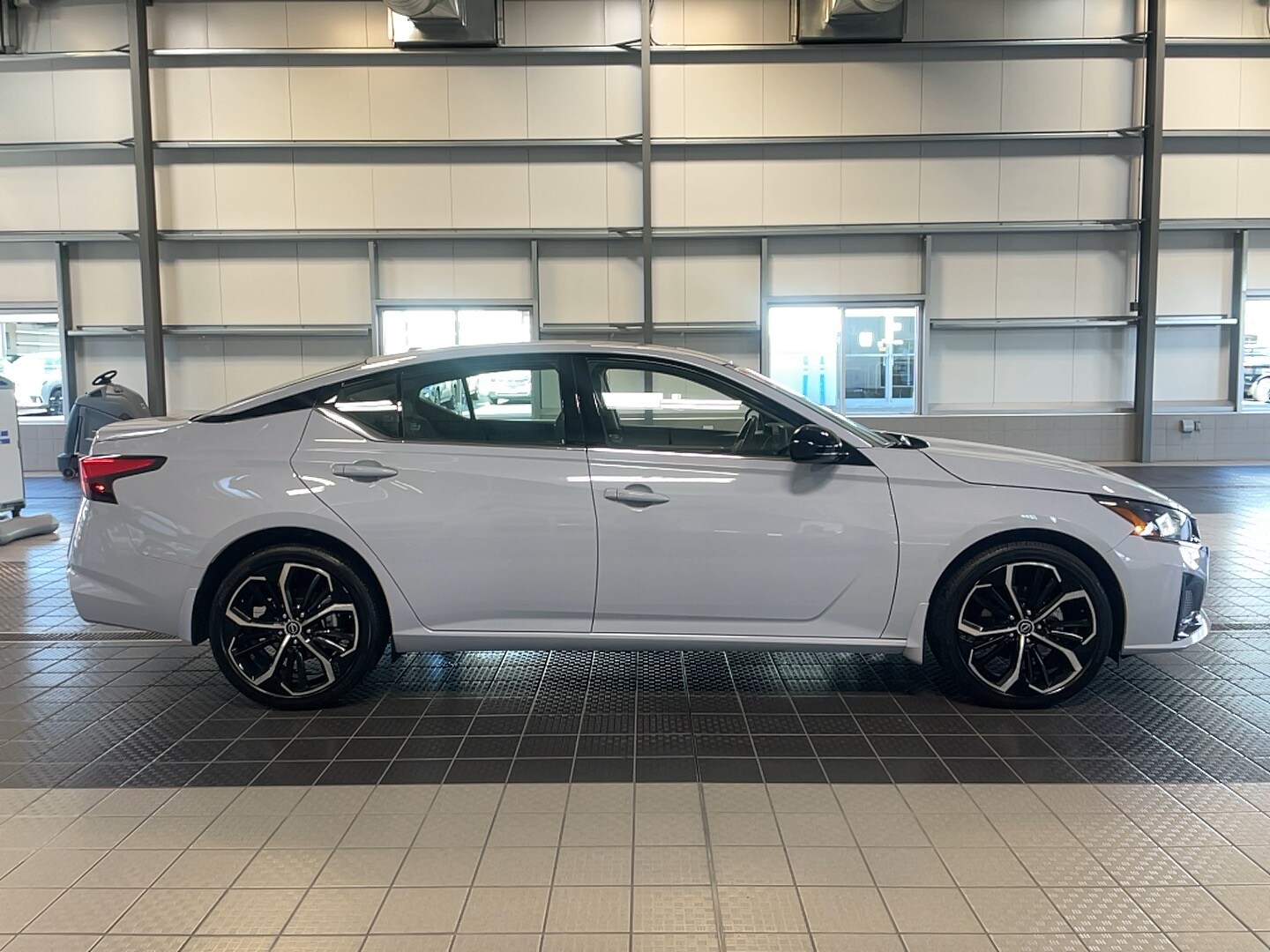 2024 Nissan Altima 2.5 SR photo 4