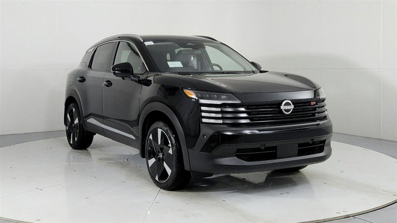 2025 Nissan Kicks SR photo 3