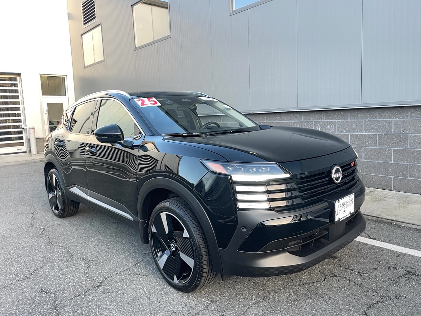 2025 Nissan Kicks SR AWD's photo