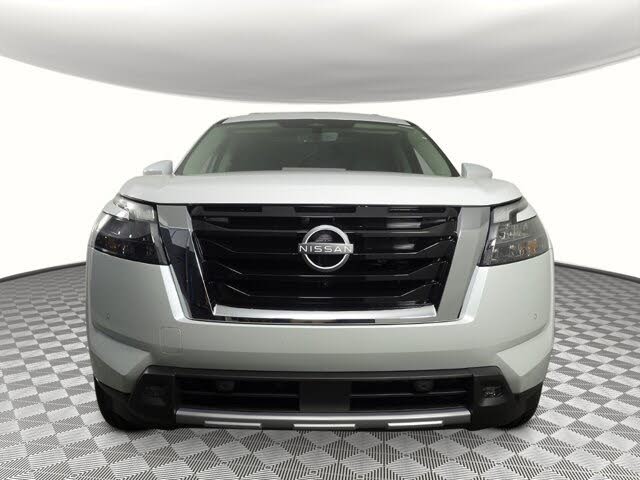 2025 Nissan Pathfinder Platinum photo 3