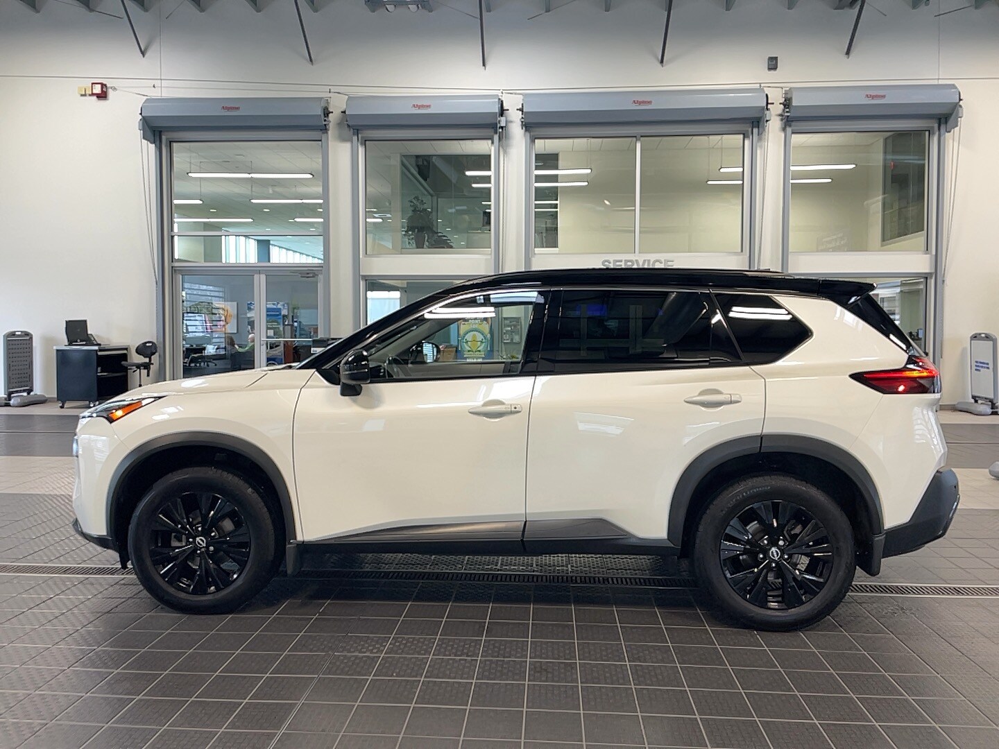 2023 Nissan Rogue SV Midnight Edition photo 3