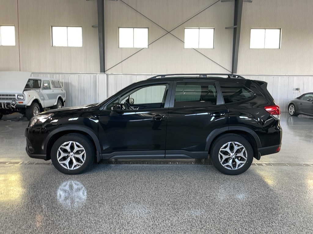 Used 2023 Subaru Forester PREMIUM SUV