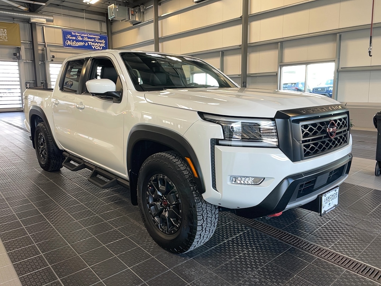 2023 Nissan Frontier PRO-4X Crew Cab 4X4's photo