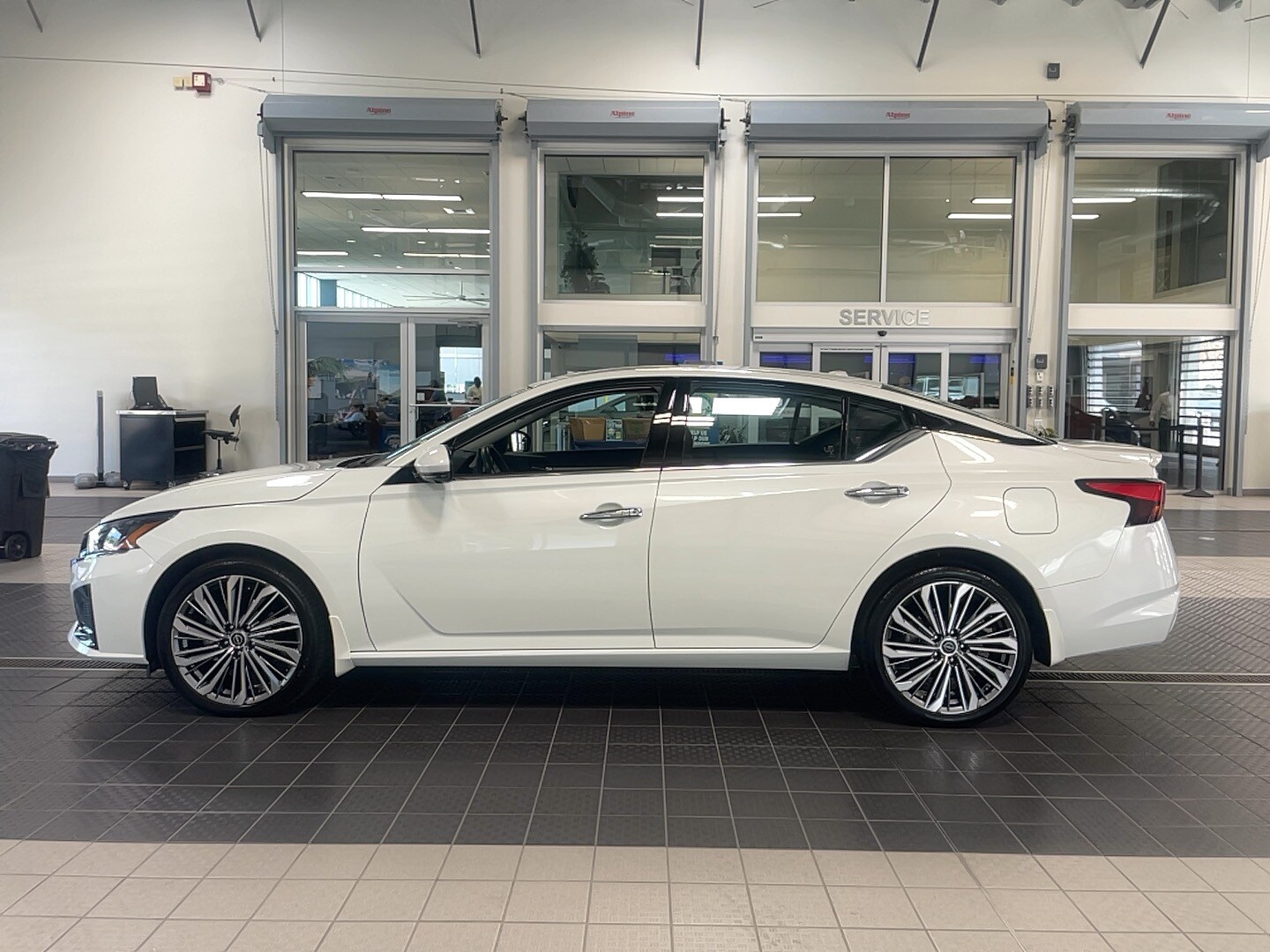 2023 Nissan Altima 2.5 SL photo 3