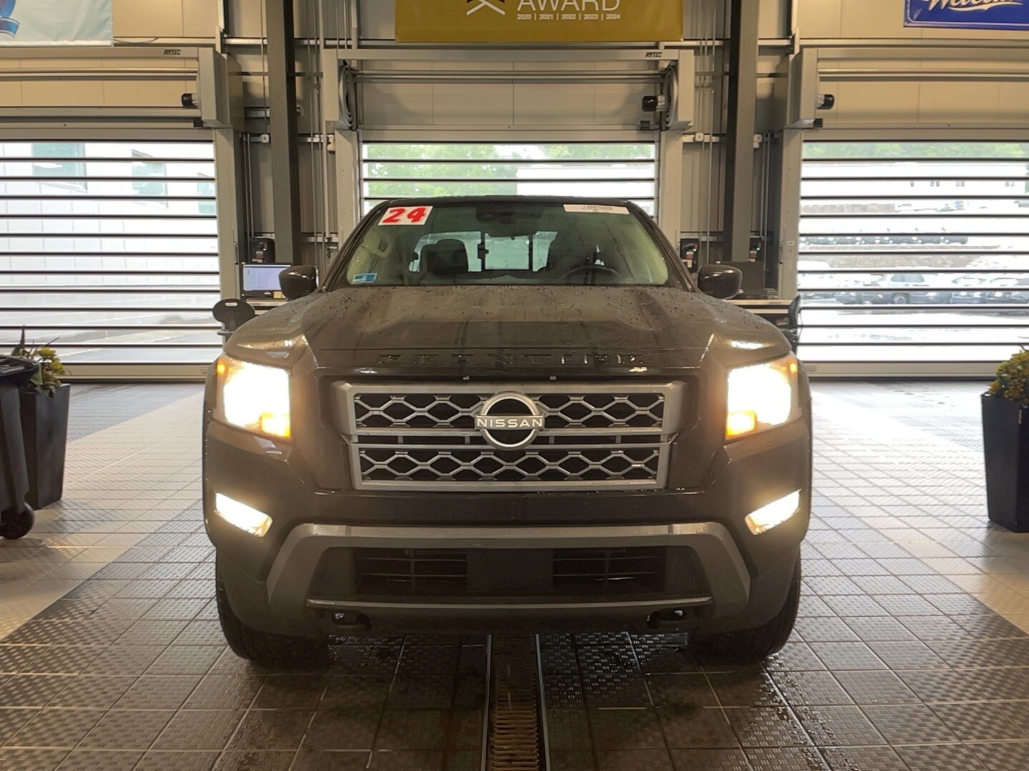 2024 Nissan Frontier SV photo 2