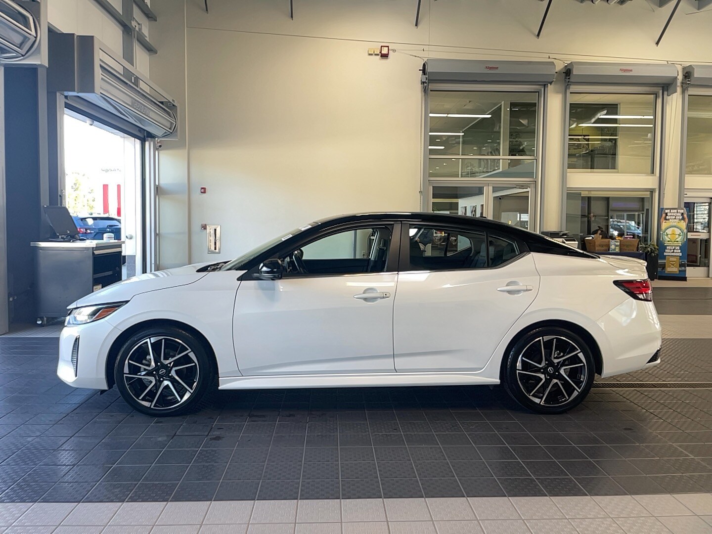 2024 Nissan Sentra SR photo 4
