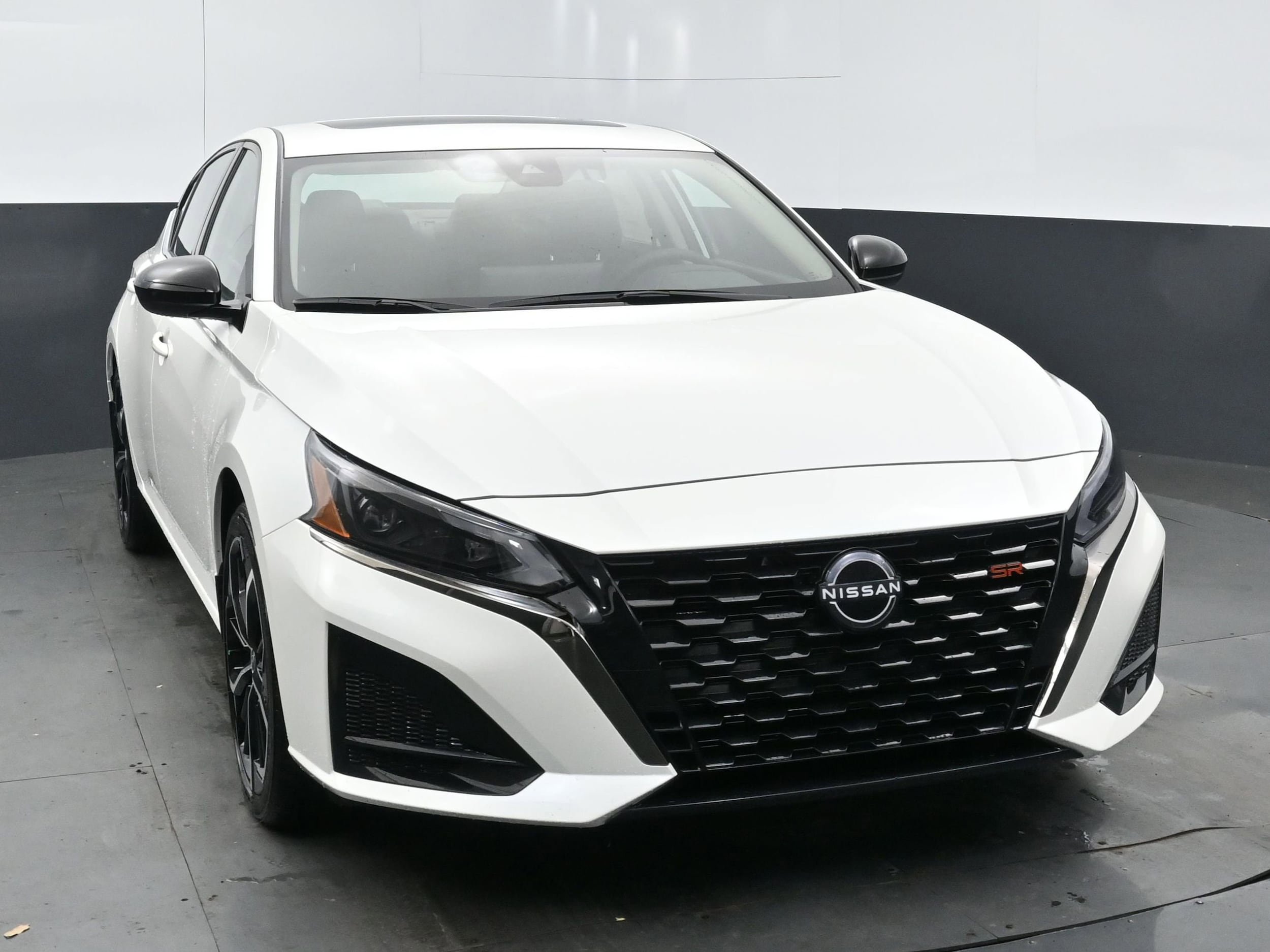 2025 Nissan Altima 2.5 SR photo 2