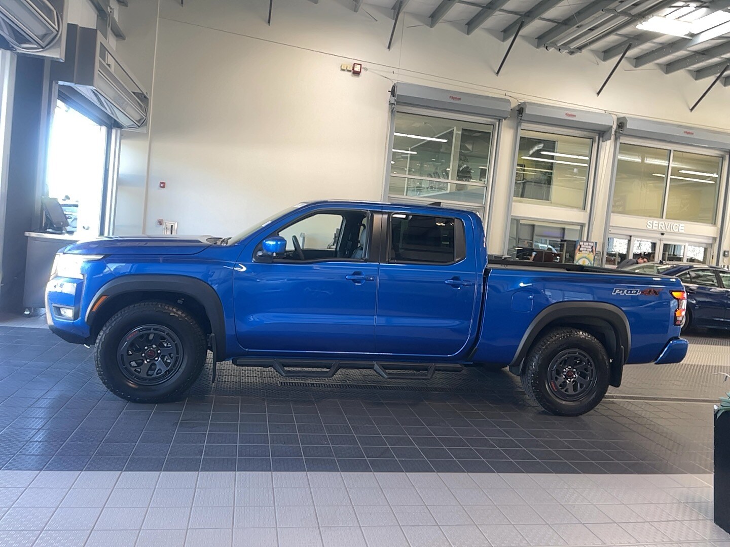 2025 Nissan Frontier PRO-4X photo 4