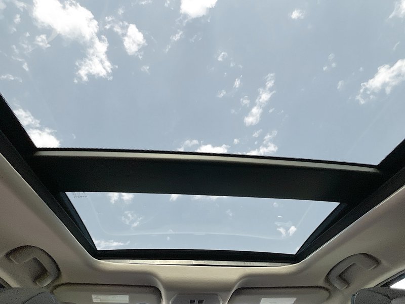 2026 Nissan Kicks SR photo 3
