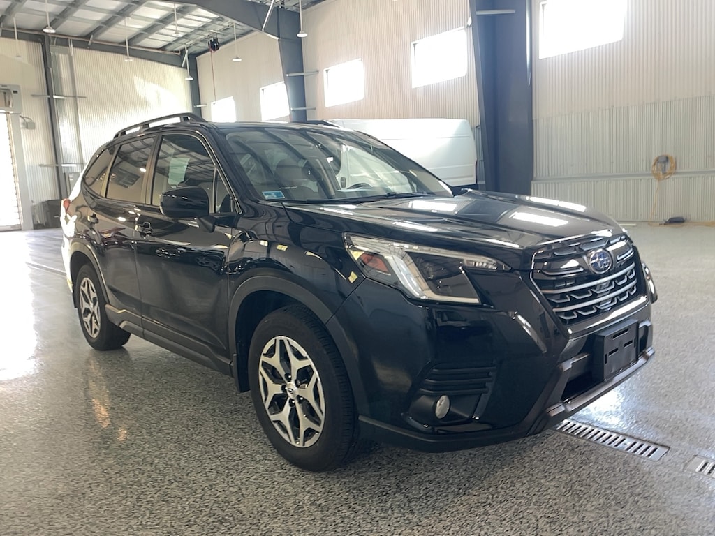 Used 2023 Subaru Forester PREMIUM SUV