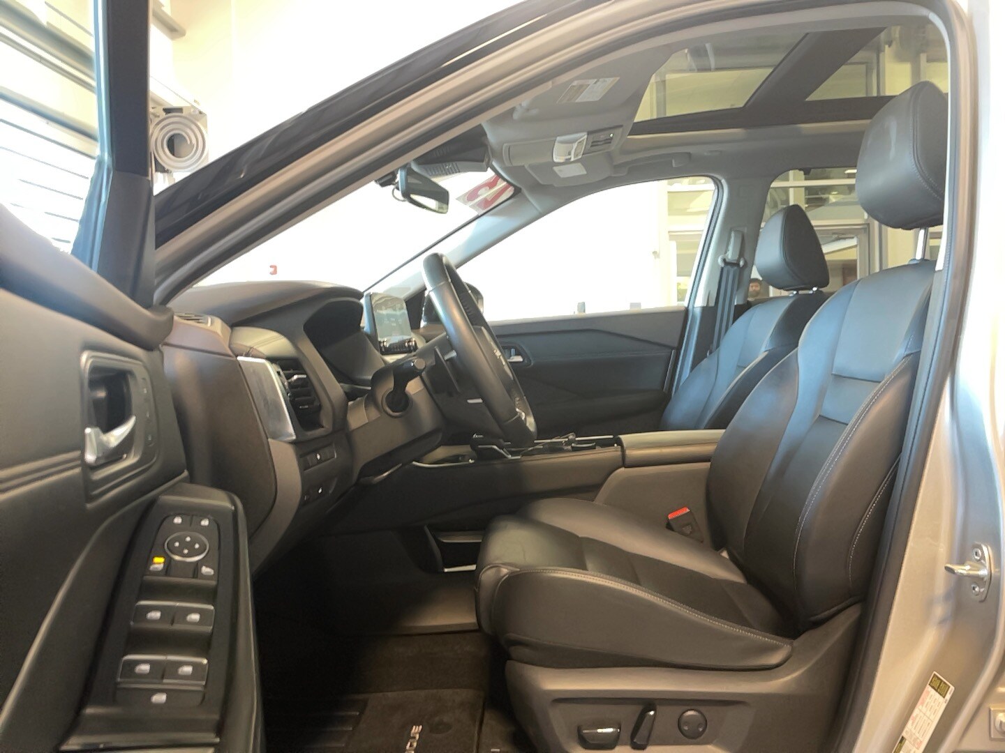 2023 Nissan Rogue SL AWD photo 3