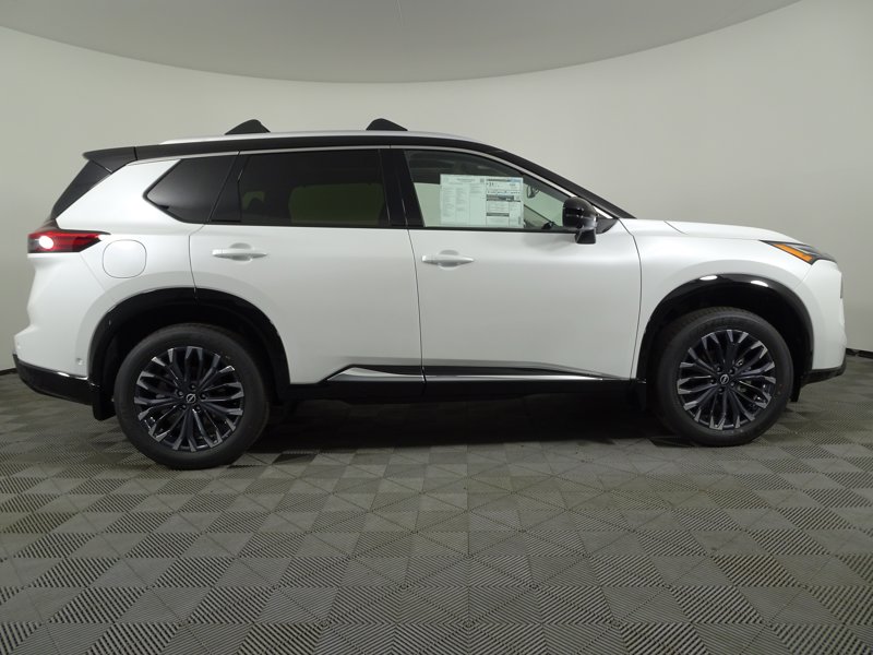 2026 Nissan Rogue Platinum photo 4