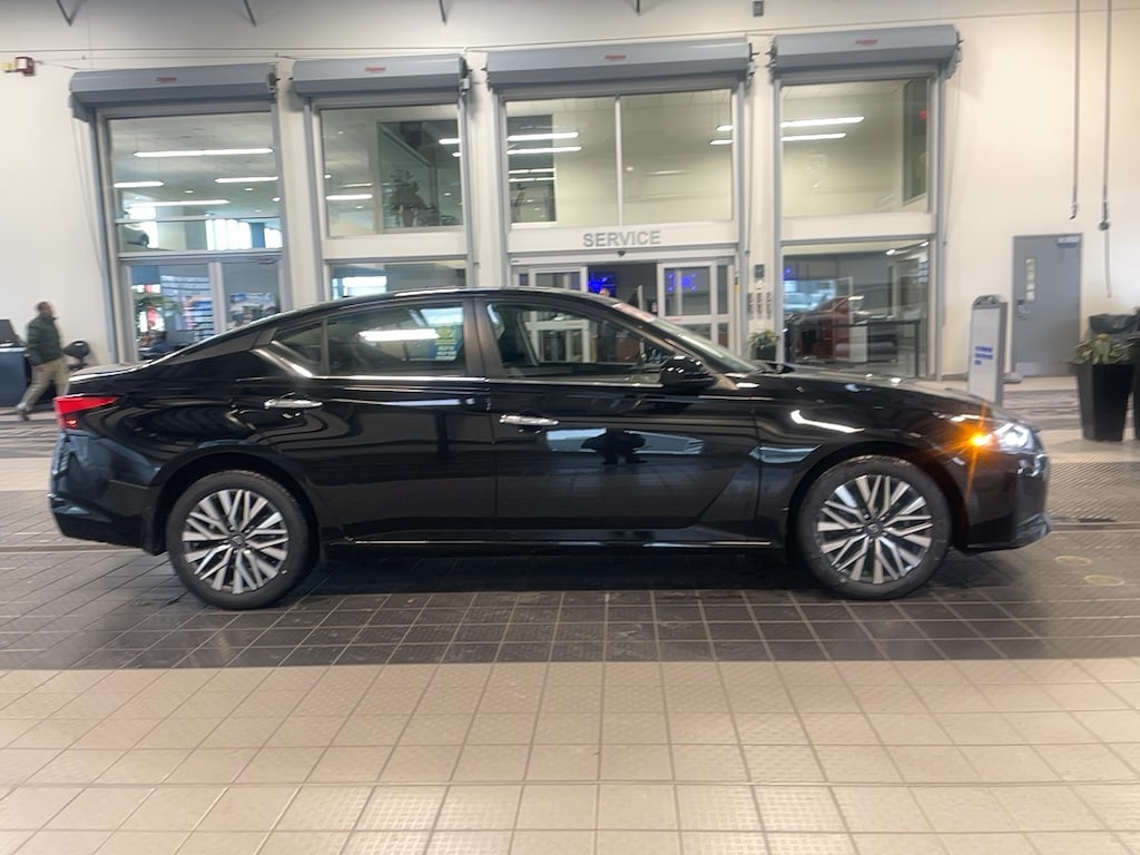 Used 2023 Nissan Altima 2.5 SV PREMIUM AWD Sedan