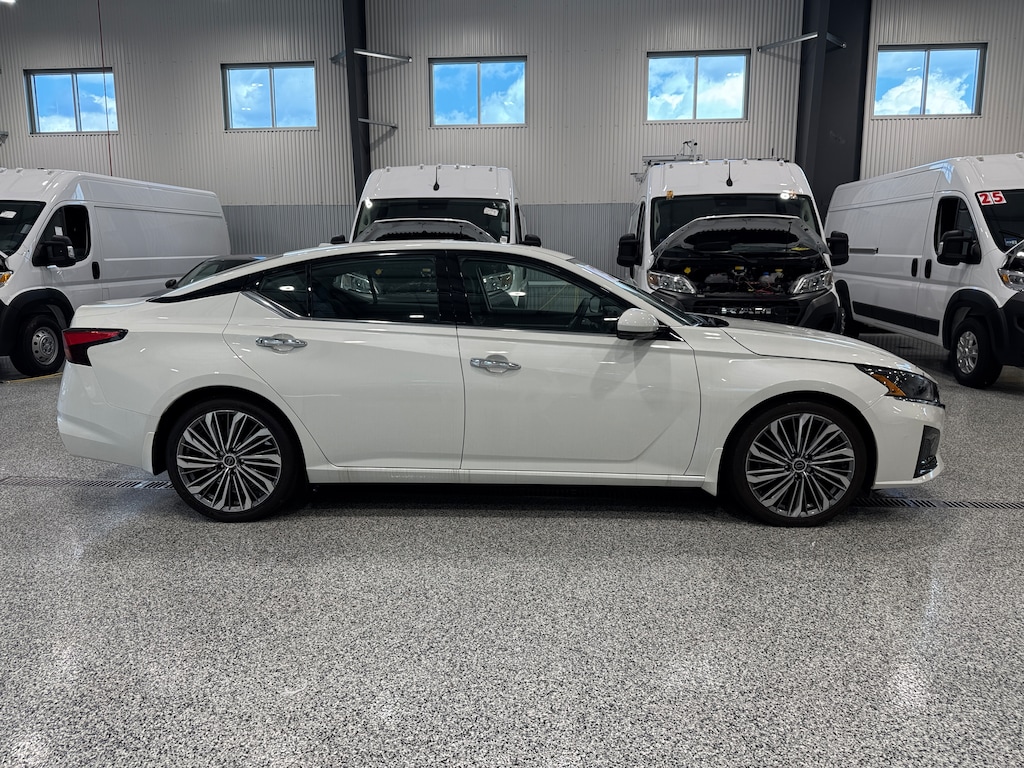 Used 2023 Nissan Altima 2.5 SL Sedan