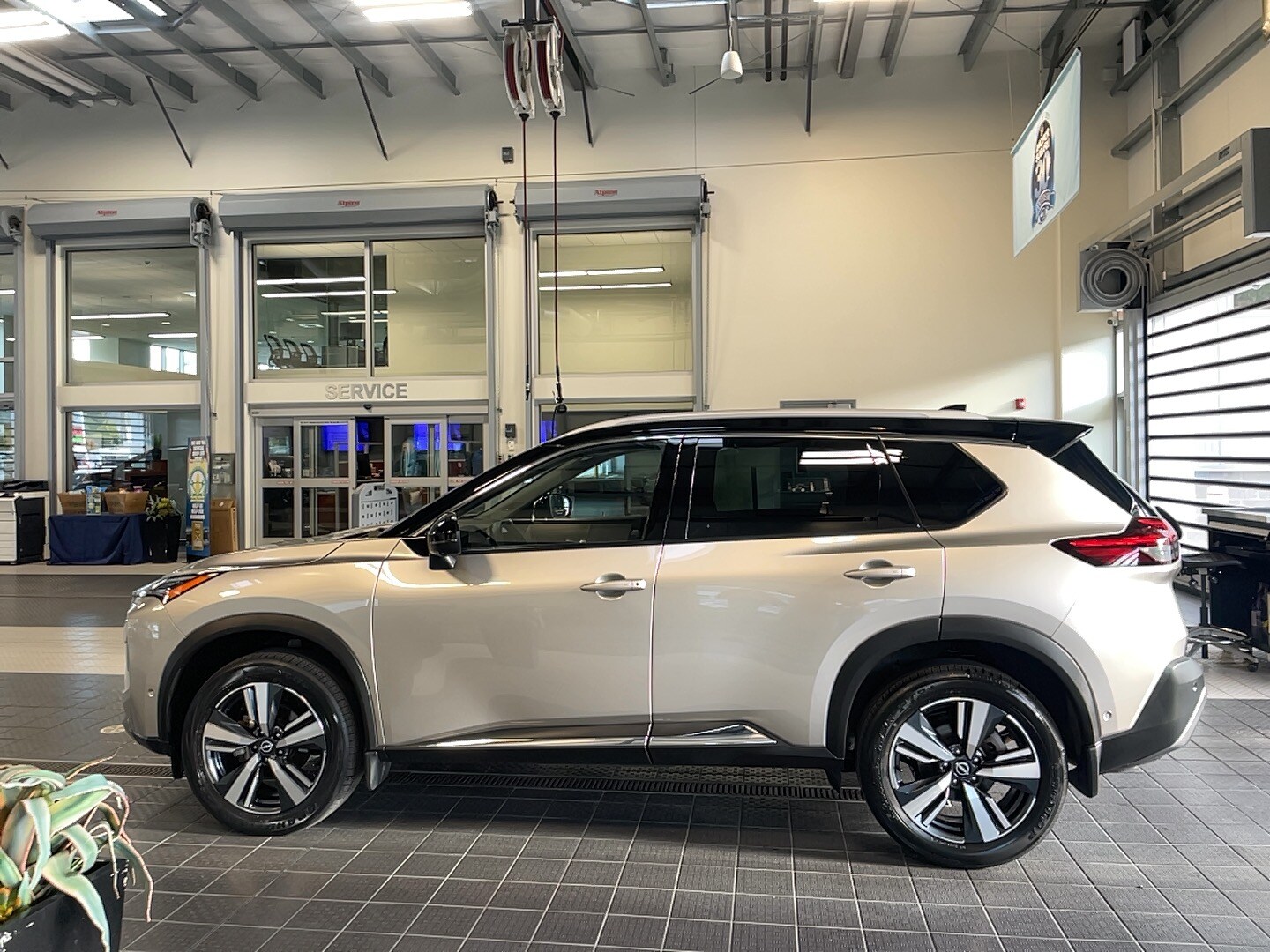 2023 Nissan Rogue SL AWD photo 2