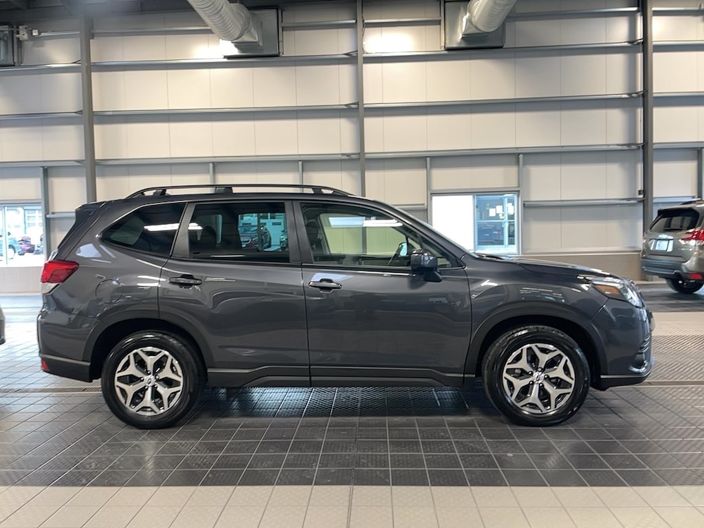 Used 2023 Subaru Forester PREMIUM SUV