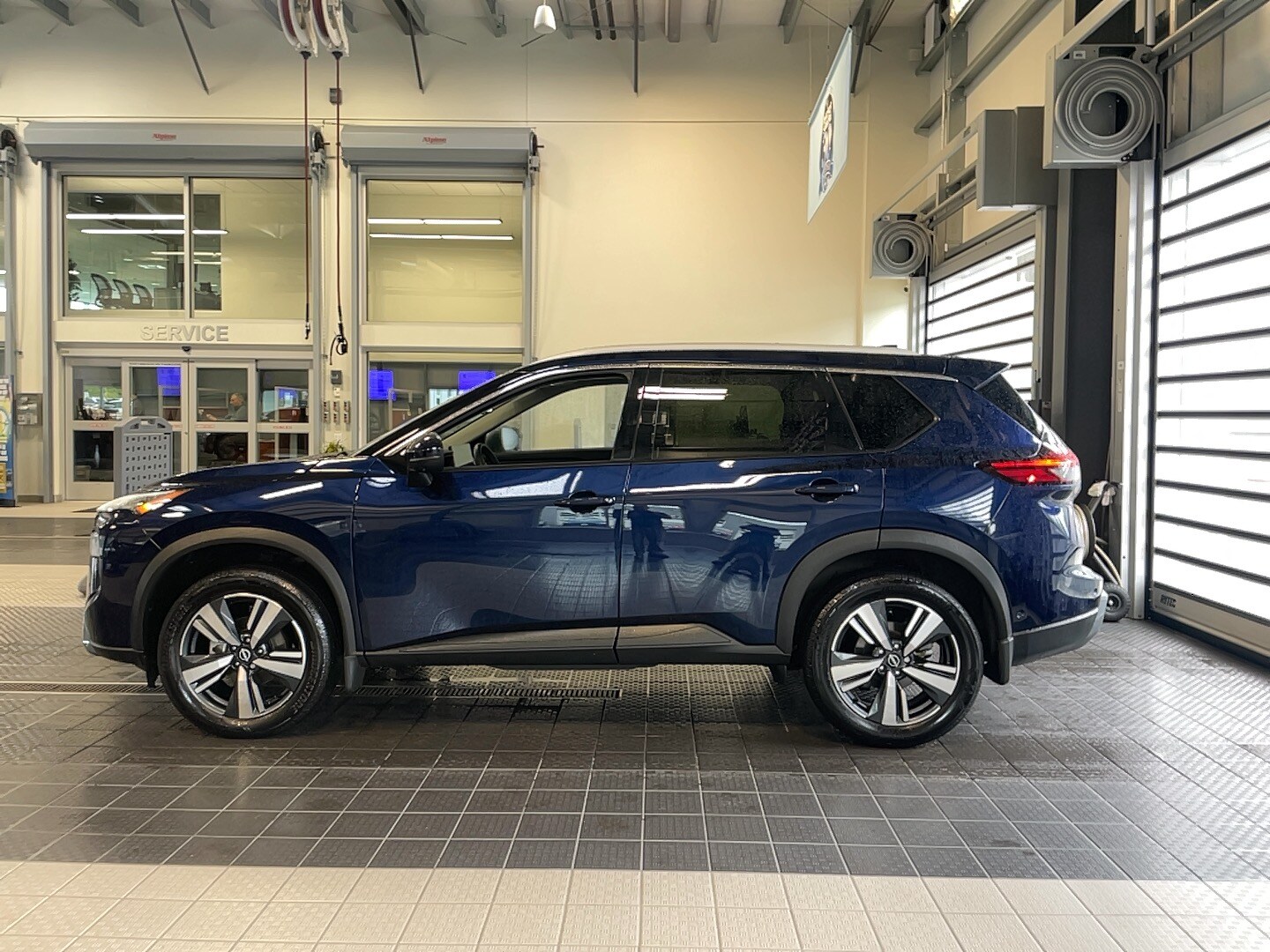 2025 Nissan Rogue SL photo 3