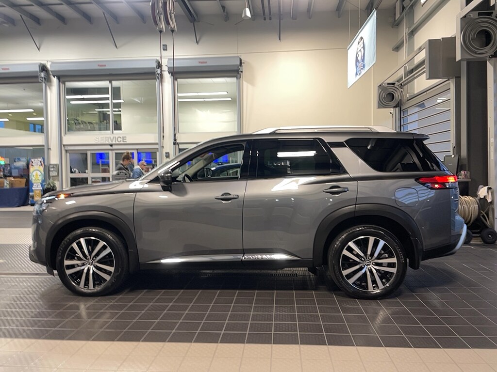 Used 2025 Nissan Pathfinder PLATINUM 4X4 SUV