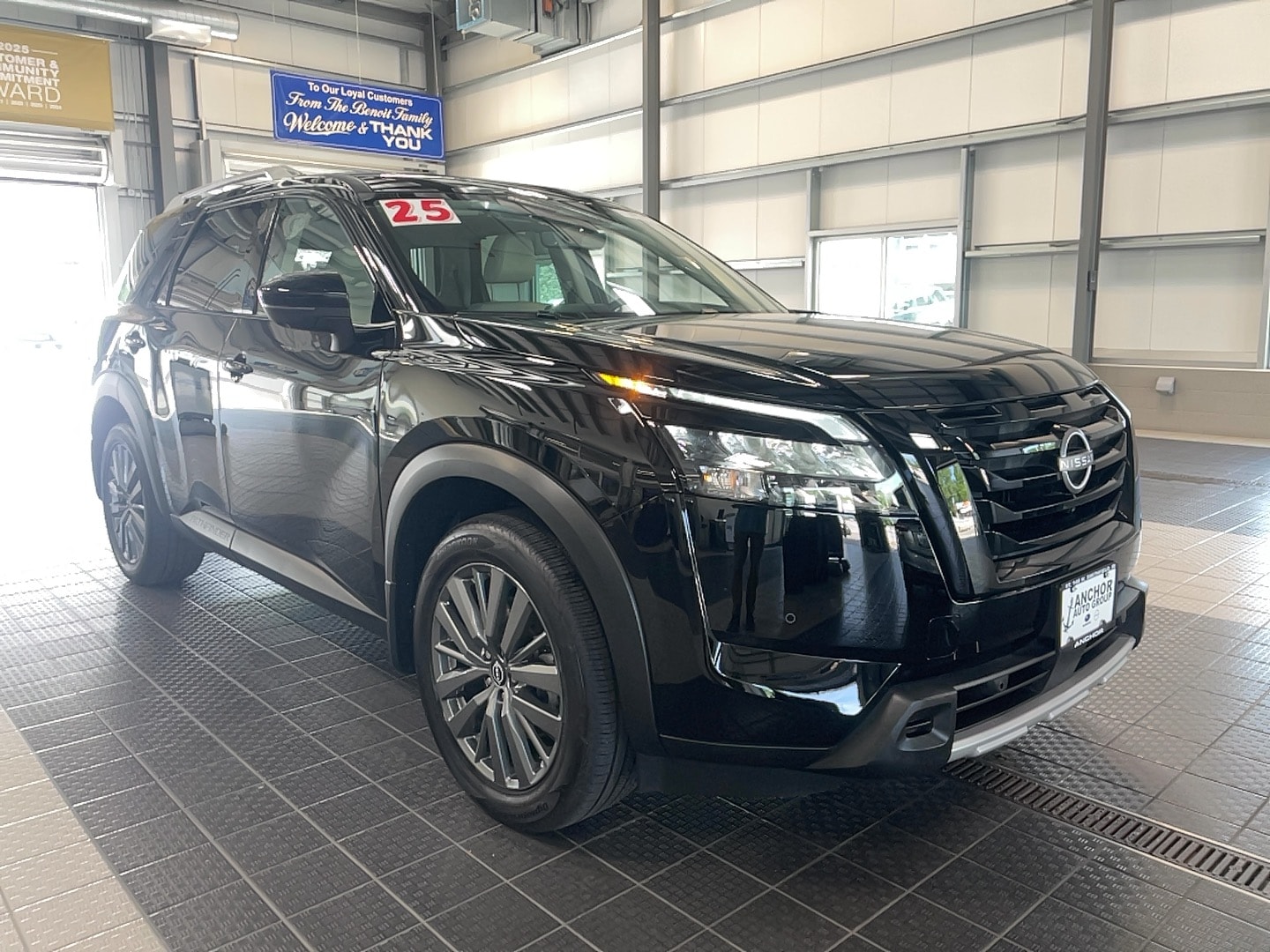2025 Nissan Pathfinder SL 4WD's photo