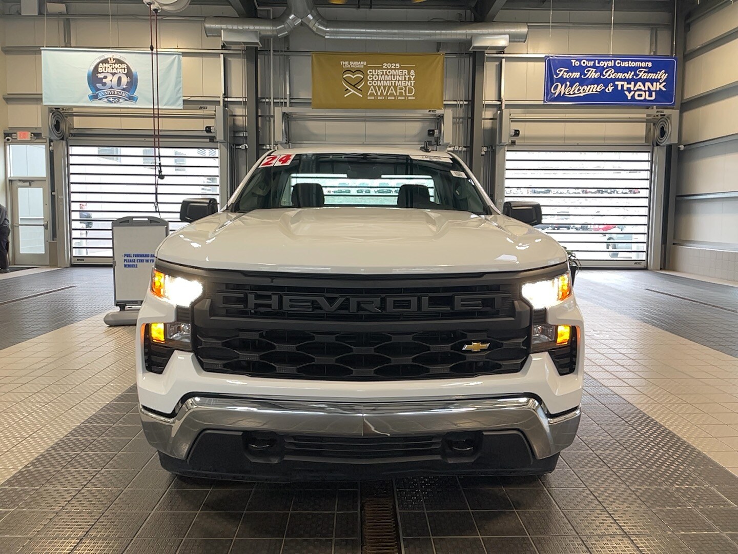 2024 Chevrolet Silverado 1500 photo 2
