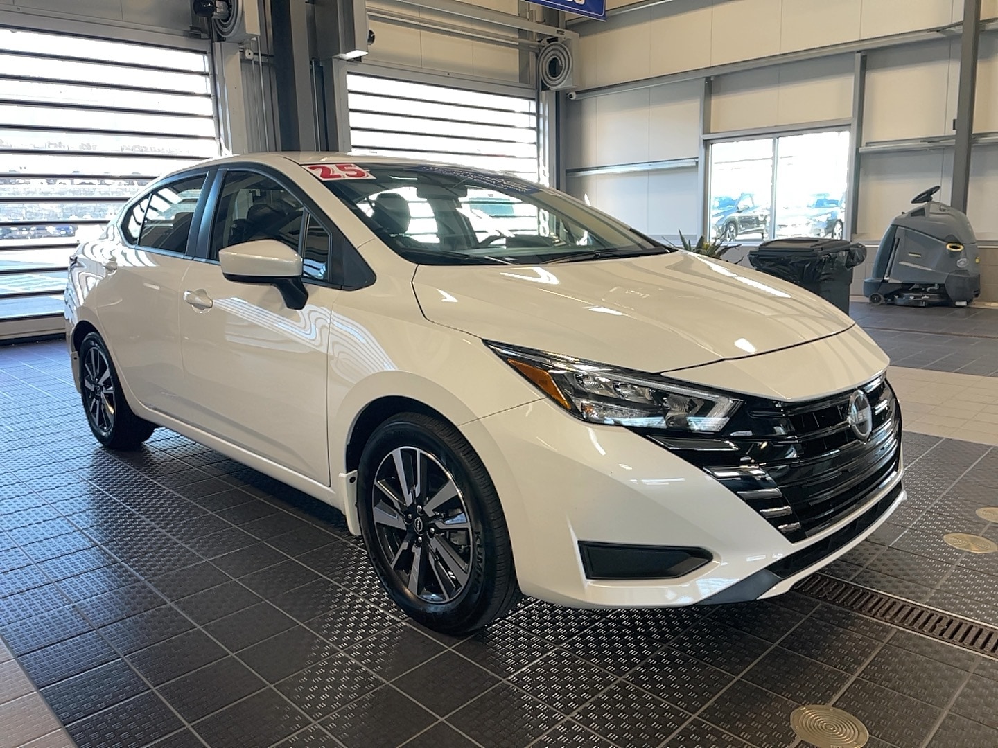 2025 Nissan Versa SV's photo