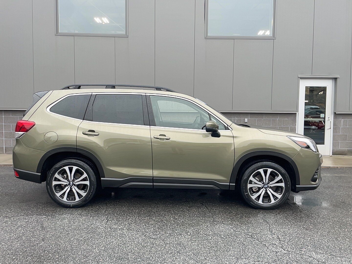 2024 Subaru Forester Limited photo 4