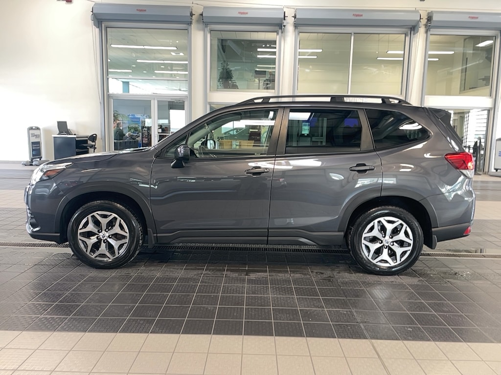 Used 2023 Subaru Forester PREMIUM SUV