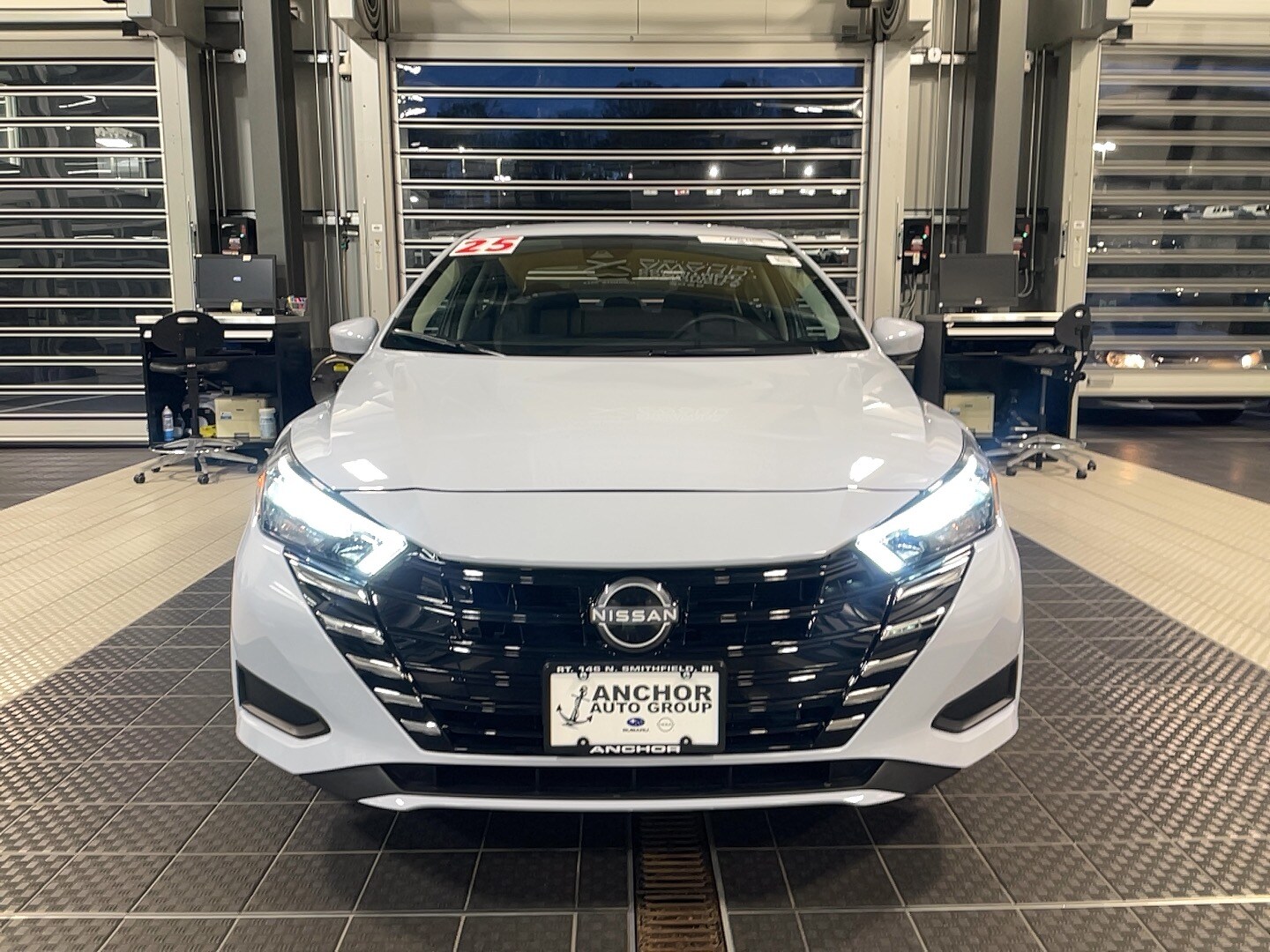 2025 Nissan Versa 1.6 SV photo 2